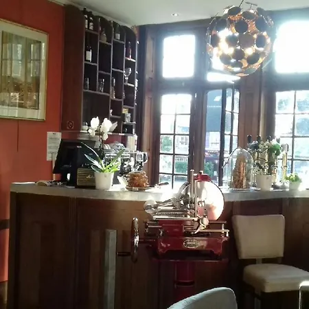 La Maison Des Arts Bed and breakfast *