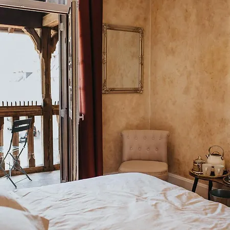 La Maison Des Arts Bed and breakfast