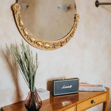 La Maison Des Arts Bed and breakfast